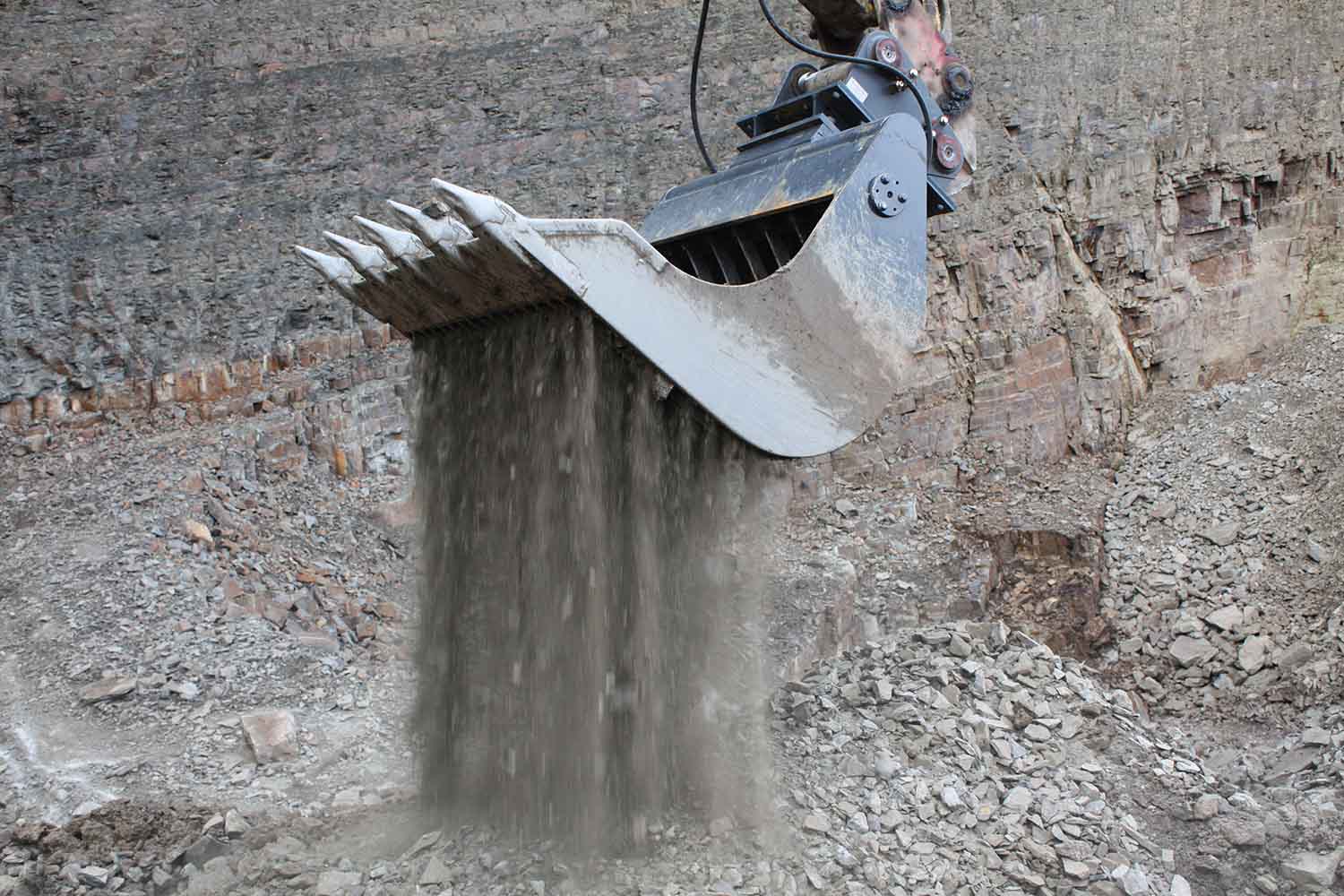 Экскаватор Komatsu с ковшом Dappen B44-1500-80S