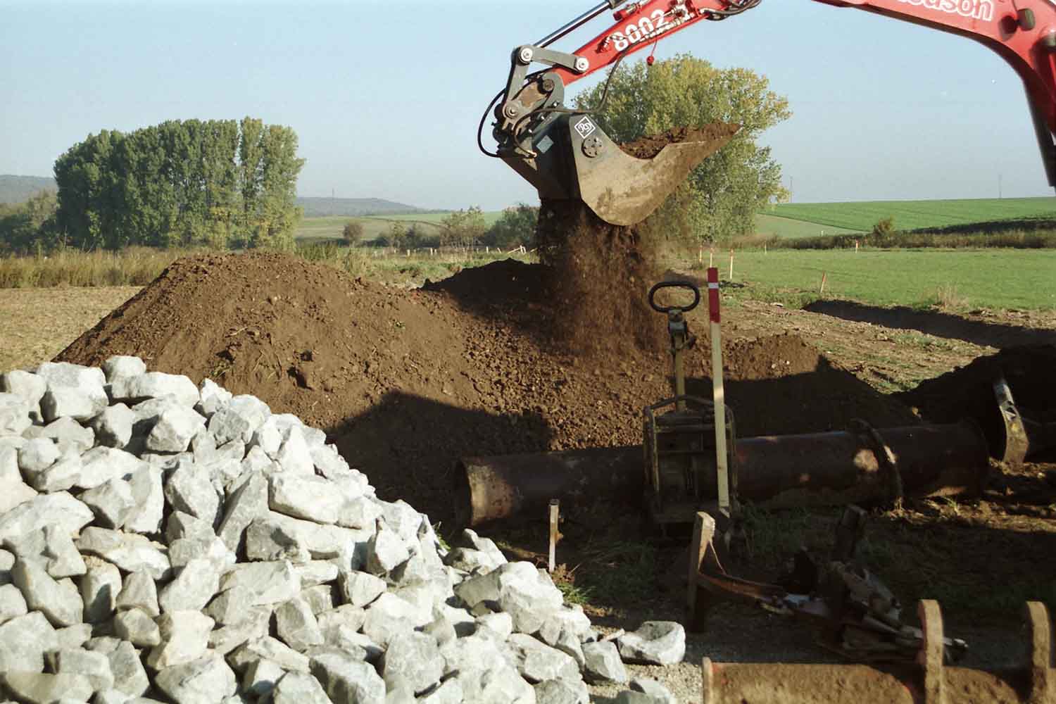 Экскаватор Neuson 8002 с ковшом Dappen B24-1000-60S
