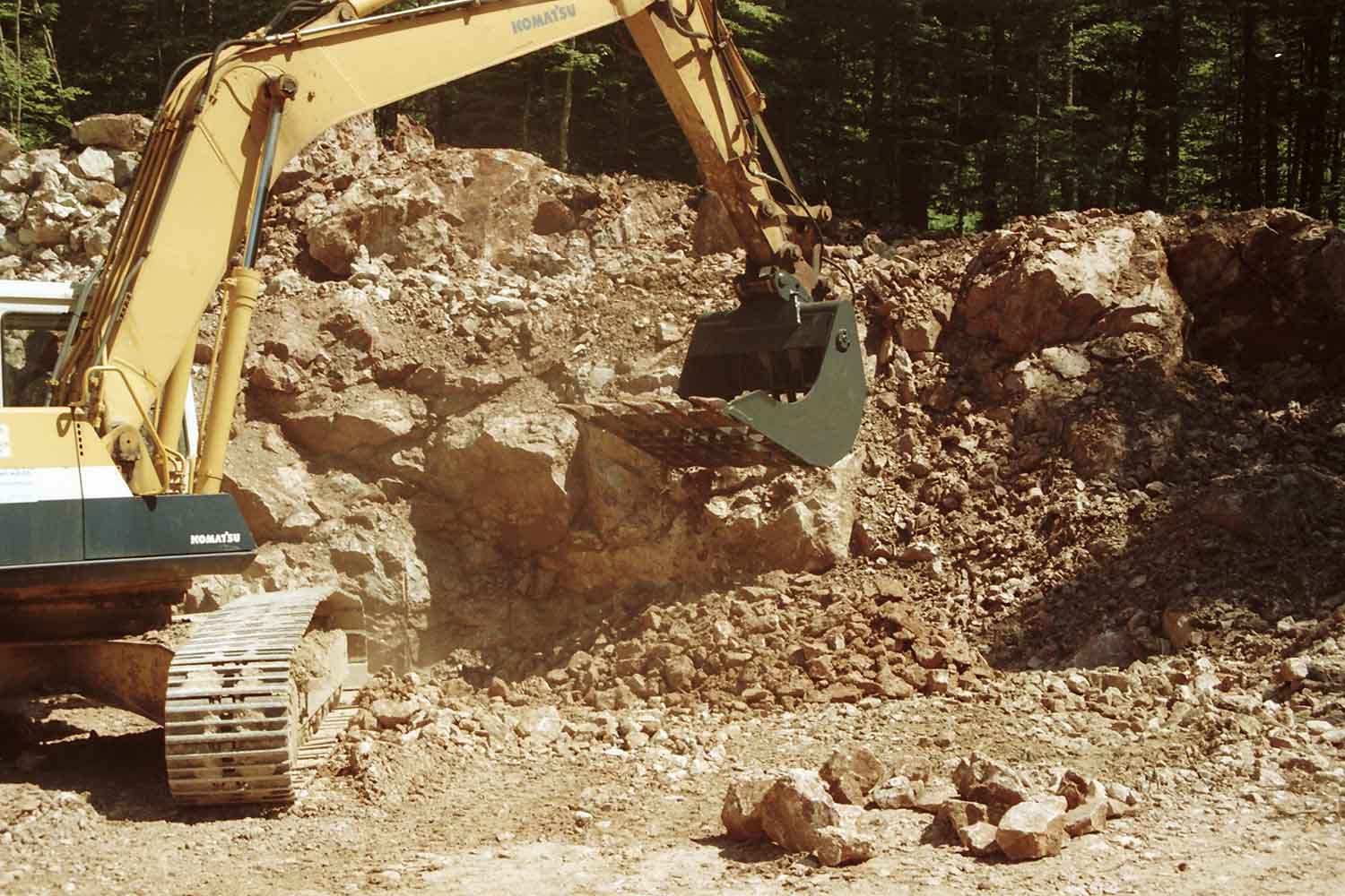 Экскаватор Komatsu PC210 LC с ковшом Dappen B44-1500-150S